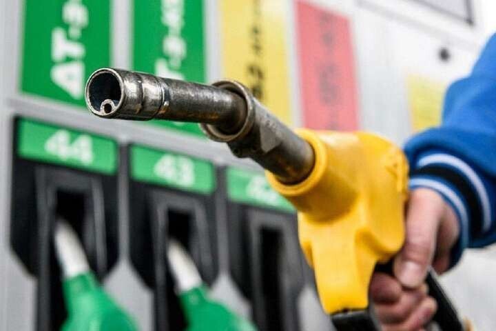 Розрахункові ціни для бензину знижено на 22 копійки з 28,40 гривень до 28,18 гривень за літр, для дизельного палива знижено на 35 копійок з 24,90 гривень до 24,55 гривень за літр.