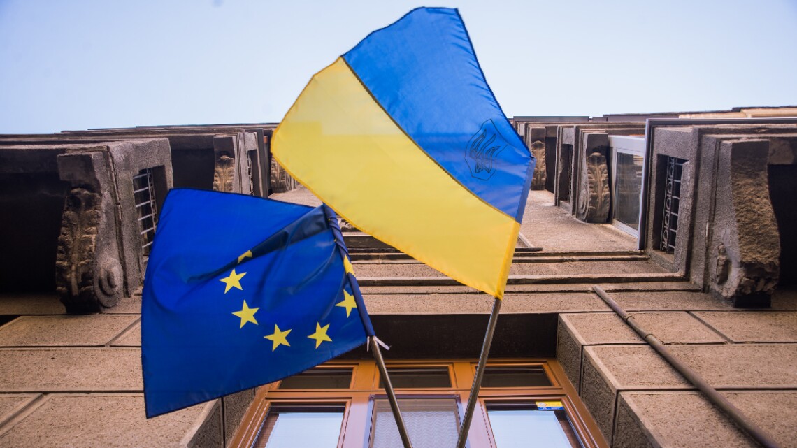Украина присоединилась к решению Евросоюза о включении восьми чиновников из аннексированного Крыма в перечень лиц, против которых введены санкции действия.