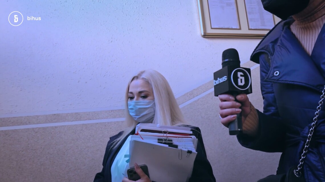 Украинские журналисты обнаружили жилой дом под Киевом и несколько транспортных средств столичной судьи, у которой проводились обыски.
