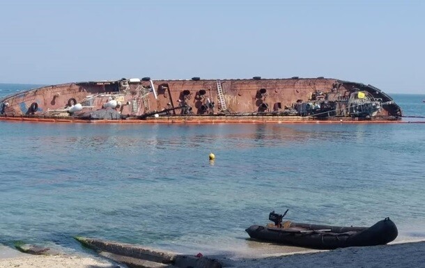 В Адміністрації морських портів повідомили про те, що продадуть на металобрухт корпус танкера Delfi, який раніше затонув біля Одеси.