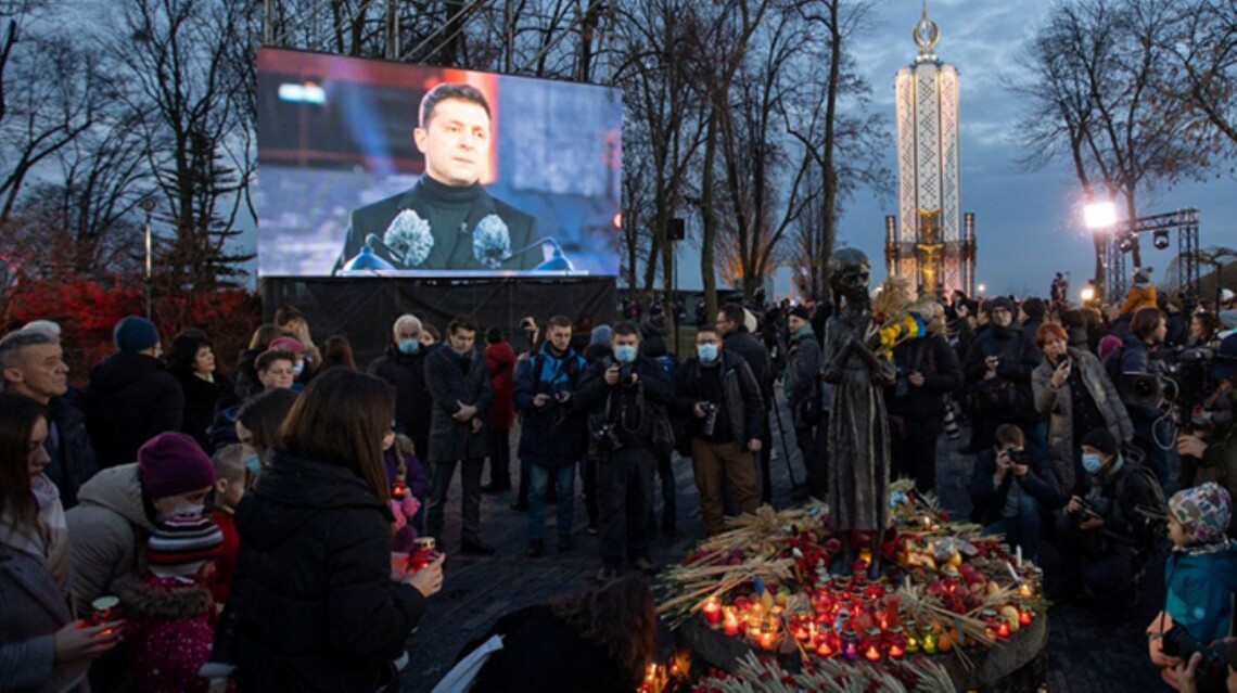 Президент Украины Владимир Зеленский поручил правительству завершить реконструкцию первой очереди и строительство второй очереди Национального музея Голодомора-геноцида.