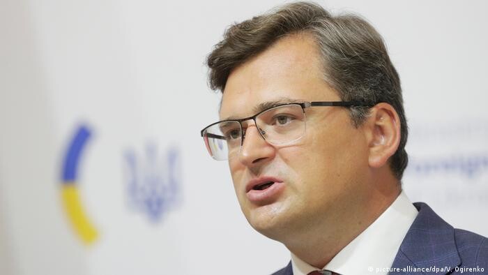 Міністр закордонних справ Дмитро Кулеба заявив, що Україна не налаштована йти військовим шляхом розв'язання проблеми Донбасу.