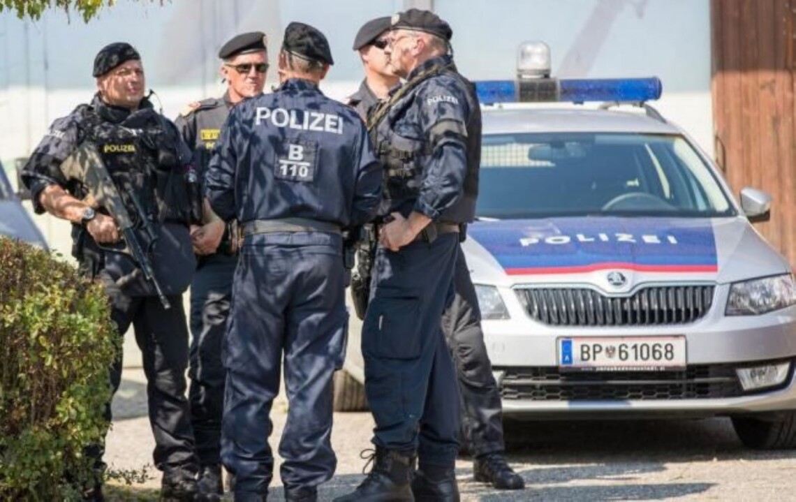 Правоохоронці Австрії затримали 15 підозрюваних у незаконному ввезенні сирійських, ліванських та єгипетських мігрантів у країну. Серед затриманих є й українці.