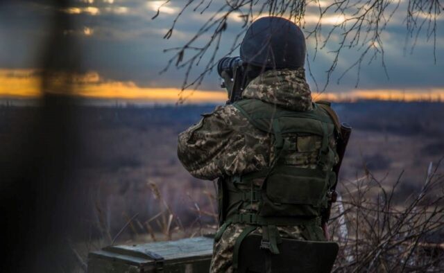 Упродовж минулої доби, 28 листопада, з боку російсько-окупаційних військ зафіксовано 1 порушення режиму припинення вогню із застосуванням забороненого Мінськими домовленостями озброєння.