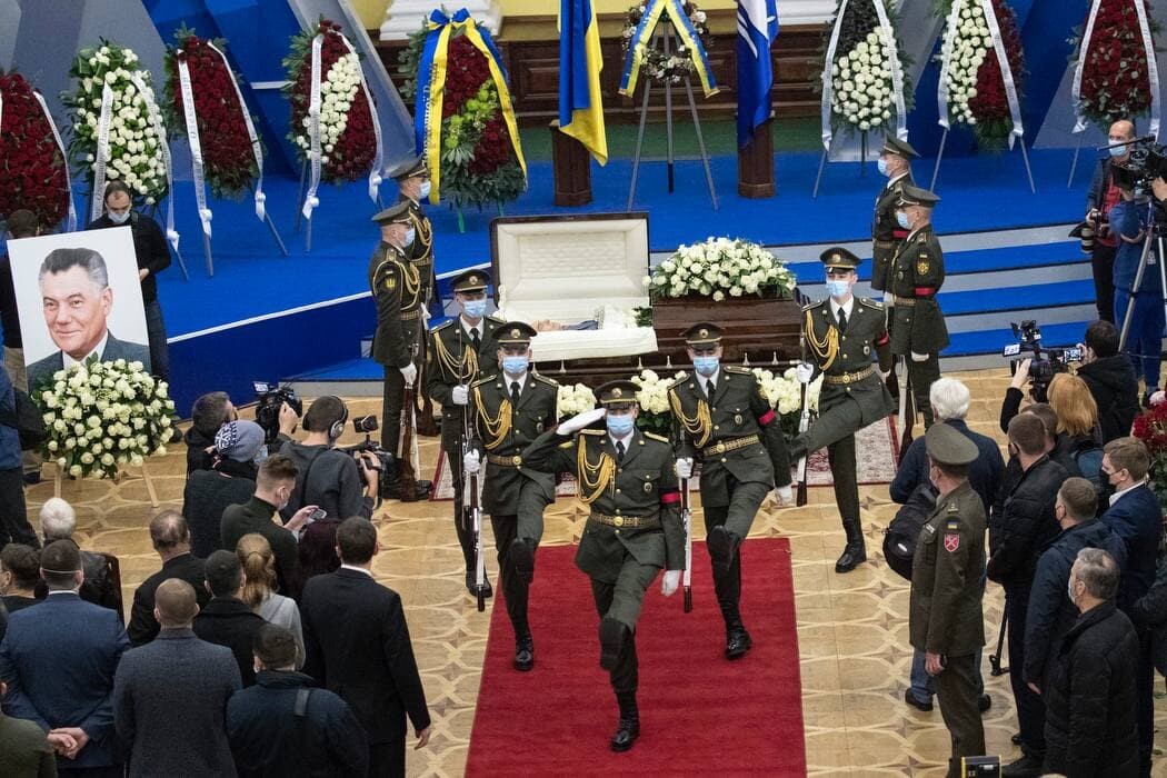 Сегодня экс-мера Александра Омельченко похоронят на Байковом кладбище.  Он умер в больнице  из-за осложнений после коронавируса.