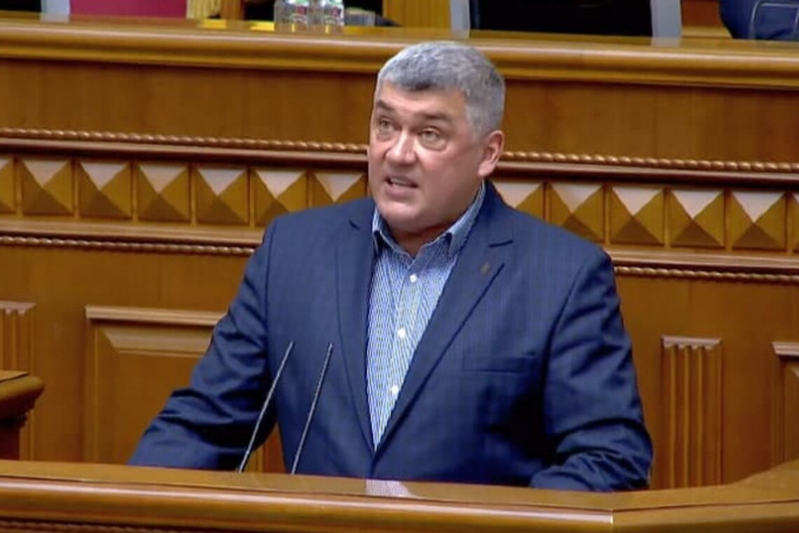 Народний депутат зі Слуги народу, а також член МФО Розумна політика Роман Соха сьогодні публічно оголосив про вихід із фракції СН.