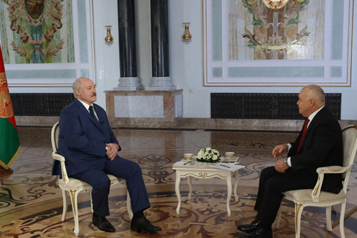 Крым был российским де-факто, а после проведенного референдума стал российским и де-юре, заявил  Лукашенко.