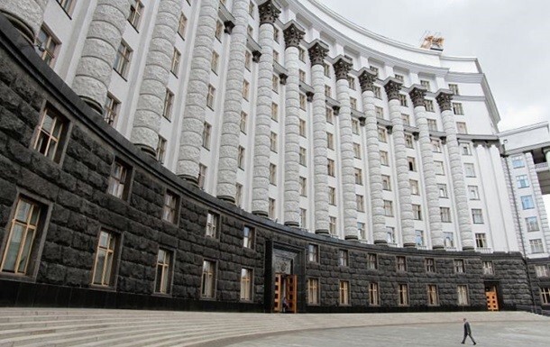 Кабинет министров Украины на заседании 2 декабря продлил еще на год действие спецпошлин на российские товары.