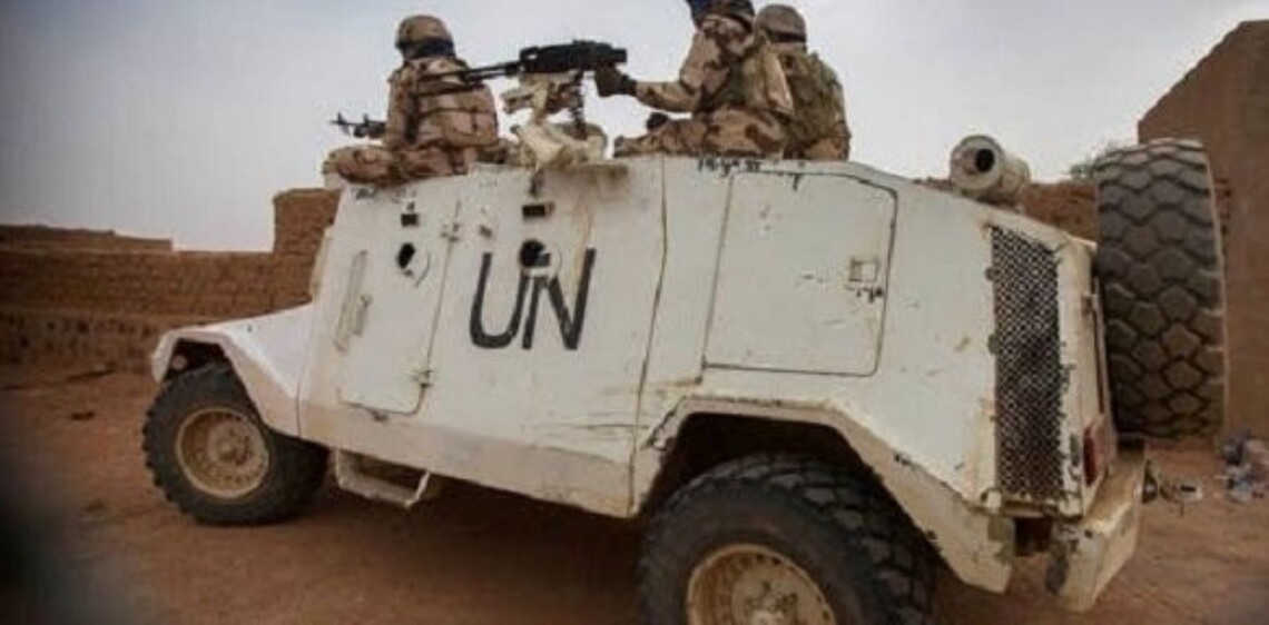 В Мали боевики обстреляли автобус, перевозивший людей на местный рынок. Пока известно о 31 погибшем.