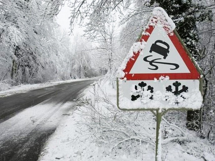 В Україні прогнозують дощ та мокрий сніг. Рятувальники попередили, що погодні умови можуть привести до порушення руху транспорту.