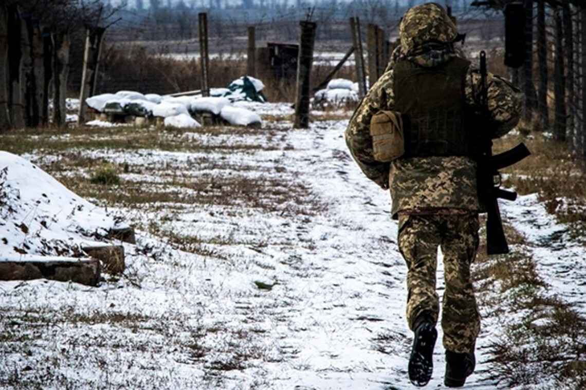 Від початку доби вівторка, 7 грудня, на Донбасі бойовики тричі порушили режим припинення вогню – один із яких із забороненого озброєння.