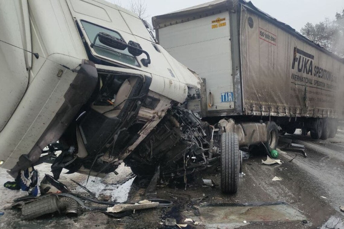 В Черниговской области водителю грузовика сообщили о подозрении в совершении масштабного  ДТП с 13 погибшими.