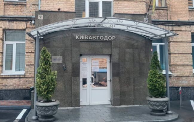 В среду, 8 декабря, в Киевавтодоре проходят обыски. Известно, что корпорацию подозревают в завладении бюджетными деньгами, которые были выделены на закупку уборочных машин.