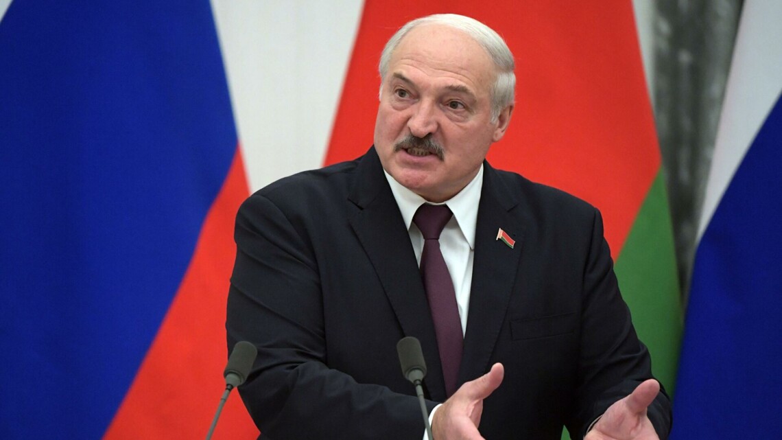 Александр Лукашенко отреагировал на планы Польши по строительству стены на границе с Беларусью.