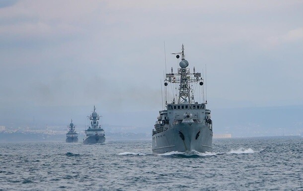 Сьогодні Росія провела масштабні військові навчання у районі анексованого Кримського півострова.