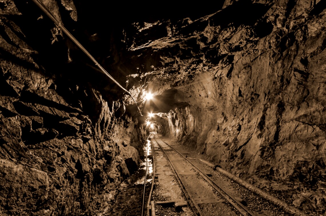 В Сосновке, что во Львовской области на шахте «Надежда» произошел обвал. Под завалами погиб один работник.