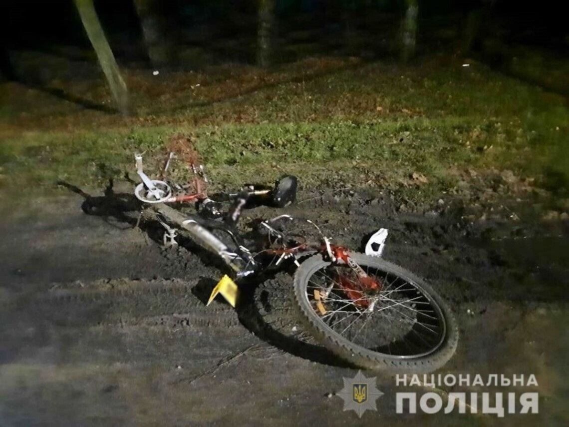 В городе Бахмач Черниговской области 54-летний депутат городского совета насмерть сбил велосипедиста и пытался скрыться.