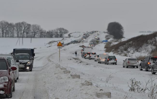 Непогода 21 декабря - метеорологи предупредили украинцев об ухудшении погодных условий. Гололедица на дорогах.