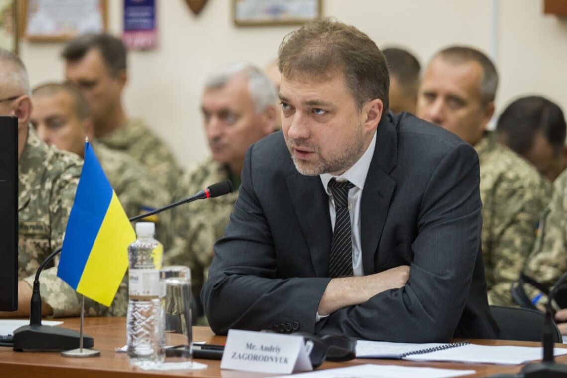 Колишній керівник Міністерства оборони зазначив, що на українську державу чекає дуже напружений період.