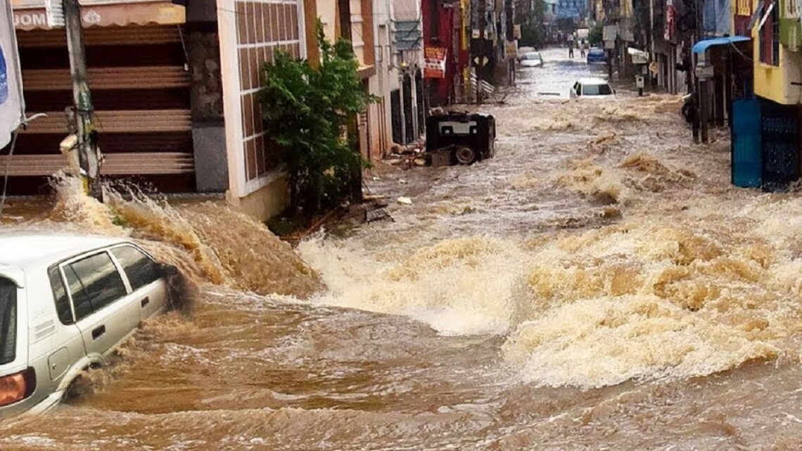 Через повінь у Бразилії 100 міст оголосили надзвичайний стан. Дощі розмили дороги, обвалилися  десятки мостів та будинків.