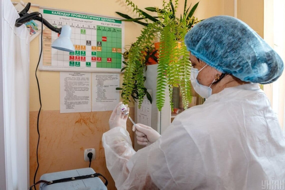 В Україні за минулу добу, 29 грудня, щеплення від коронавірусу зробили ще понад 117 тисяч людей. Про це повідомляє МОЗ.