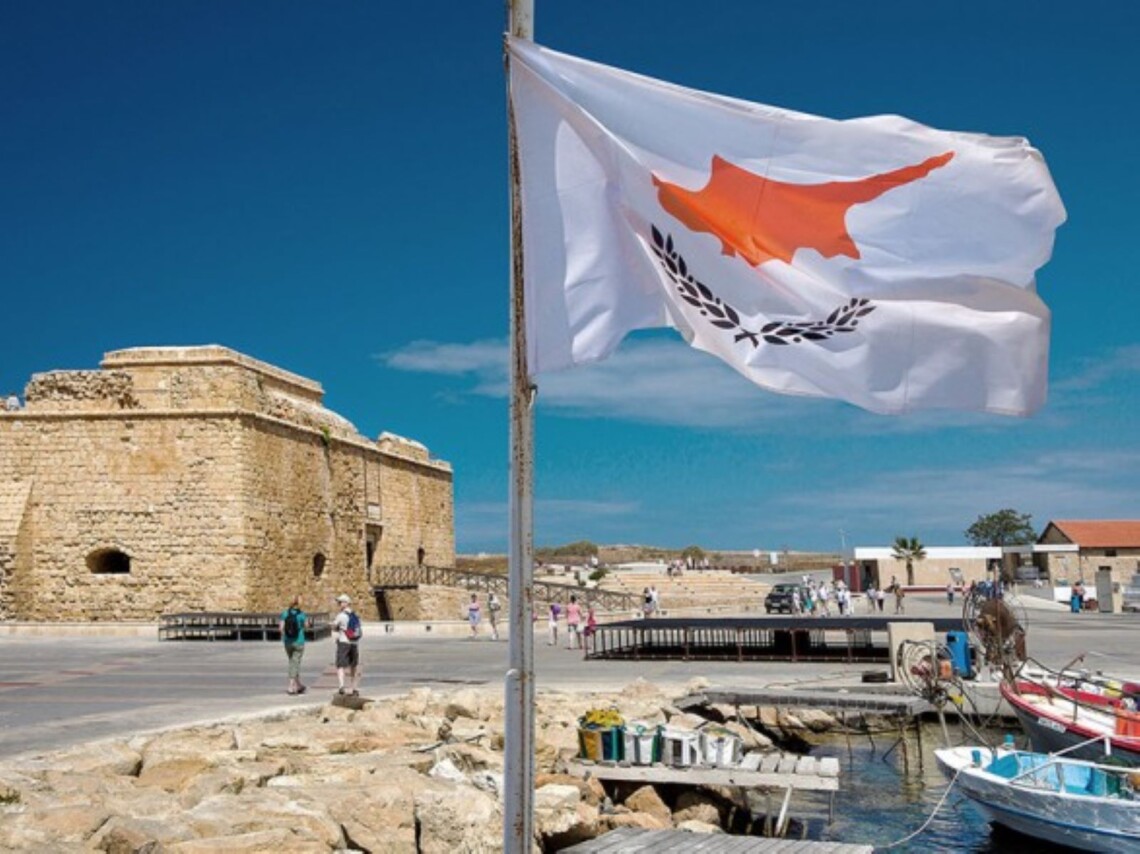 Кипр вводит новые ограничения для иностранных туристов. Им придется делать три теста на коронавирус.