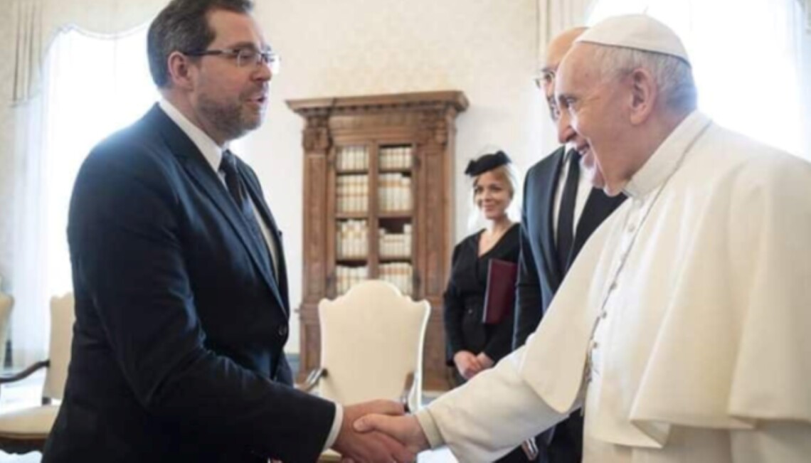 Папа Римский Франциск приедет в Украину ради мира и к обществу, заболевшего горем и трагедией войны. Однако российские дипломаты делают все, чтобы этот визит не состоялся.