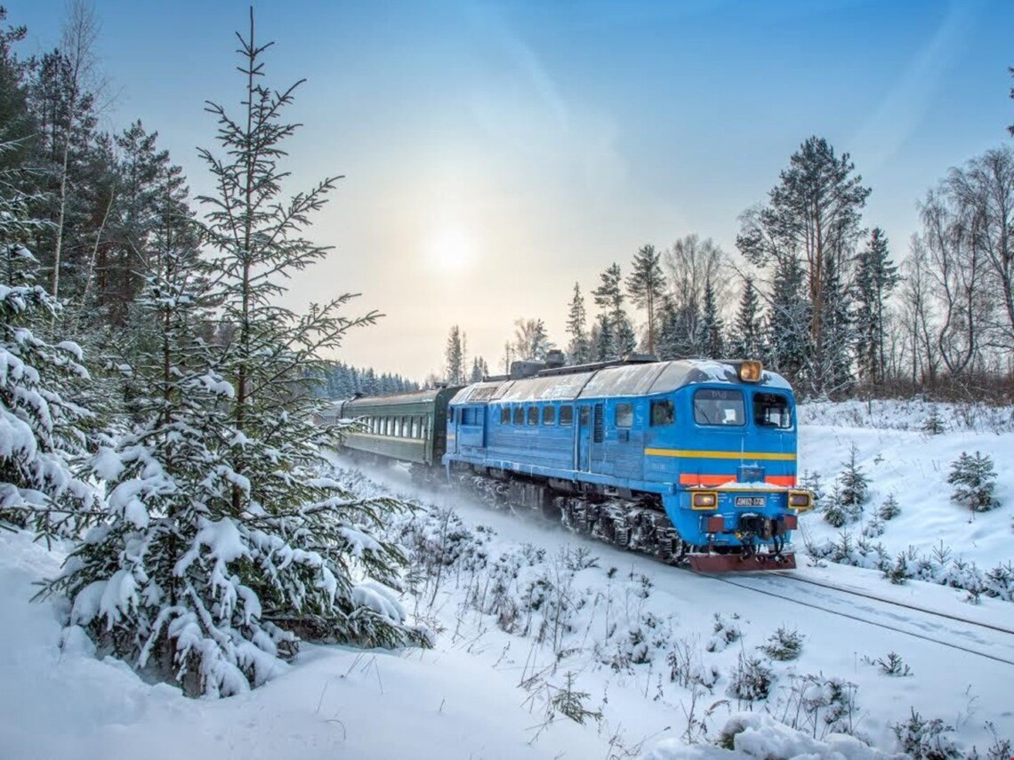 На різдвяні вихідні, 8 та 9 січня, Укрзалізниця додала до продажу близько 4 тисяч квитків на потяги зі Львова та в інших напрямках.