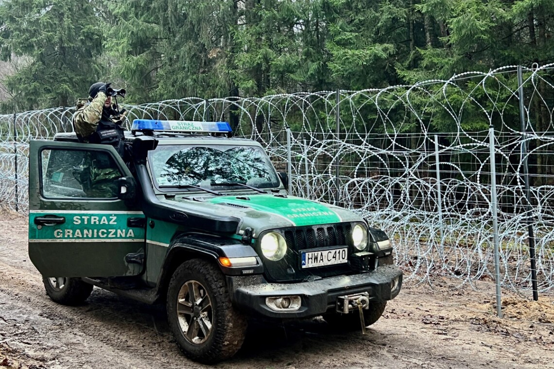 Минулої доби понад 30 мігрантів намагалися нелегально перетнути кордон між Польщею та Білоруссю.