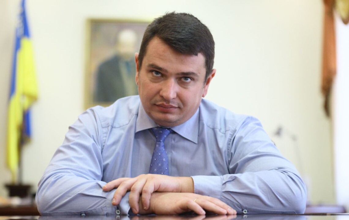 Директор Антикоррупционного бюро Артем Сытник заработал 164,5 тысячи гривен в декабре 2021 года.