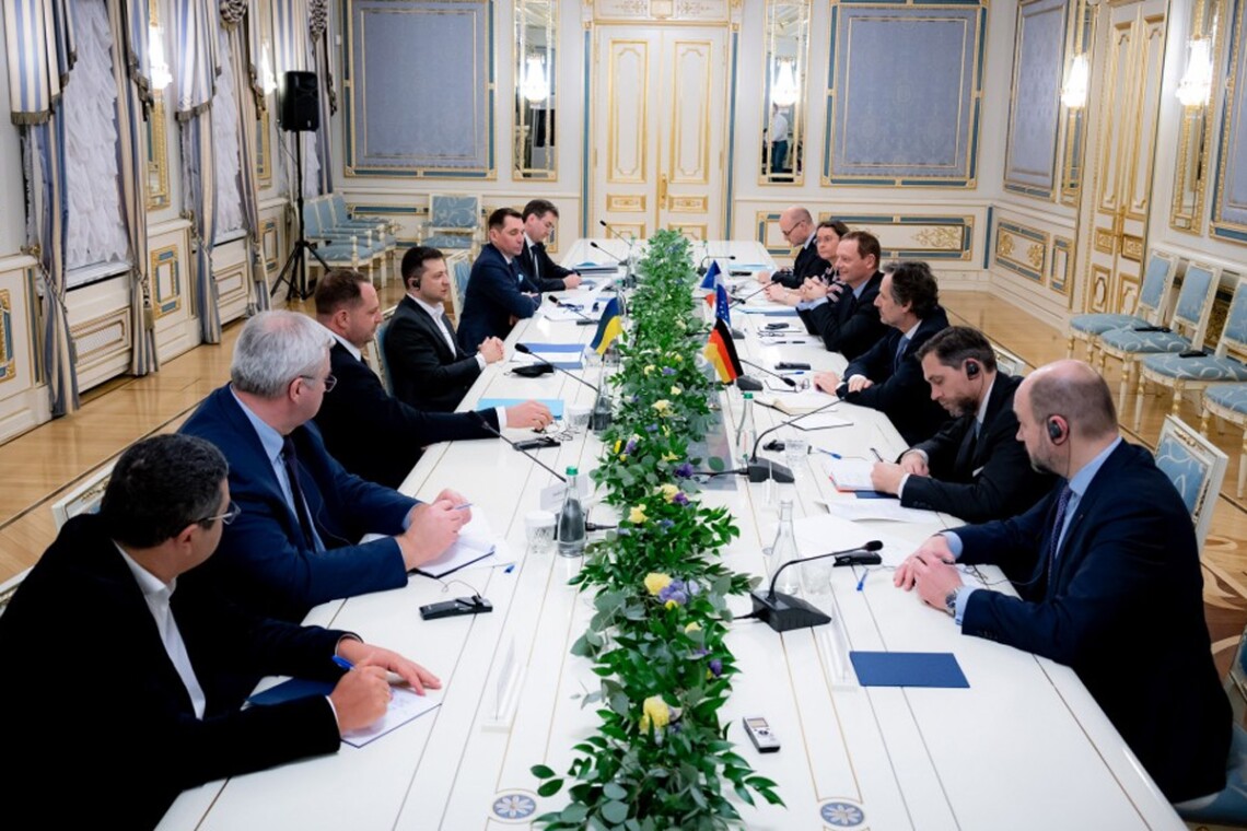 Президент України Володимир Зеленський провів зустріч із політичними радниками країн нормандського формату, під час якої заявив про необхідність нового саміту