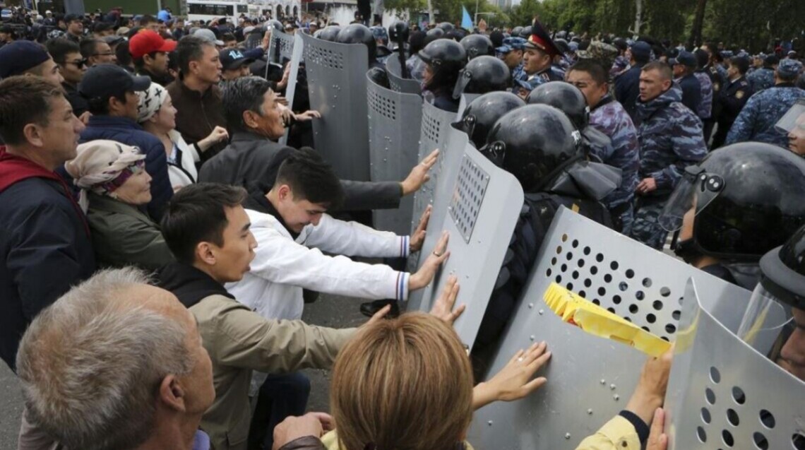 В Казахстане в городе Алматы по состоянию на утро среды, 12 января, были задержаны 1 678 участников акций протеста.