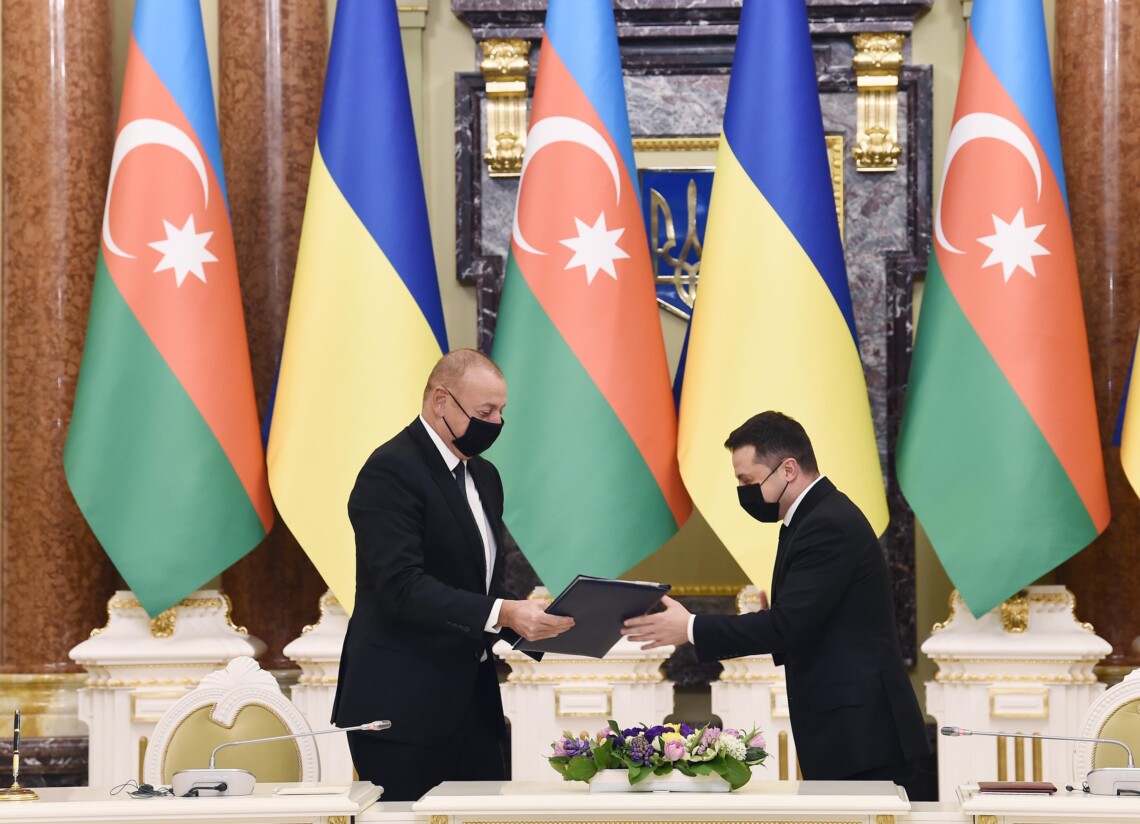 Президент Украины Владимир Зеленский сегодня подписал совместную декларацию с президентом Азербайджанской Республики Ильхамом Алиевым.