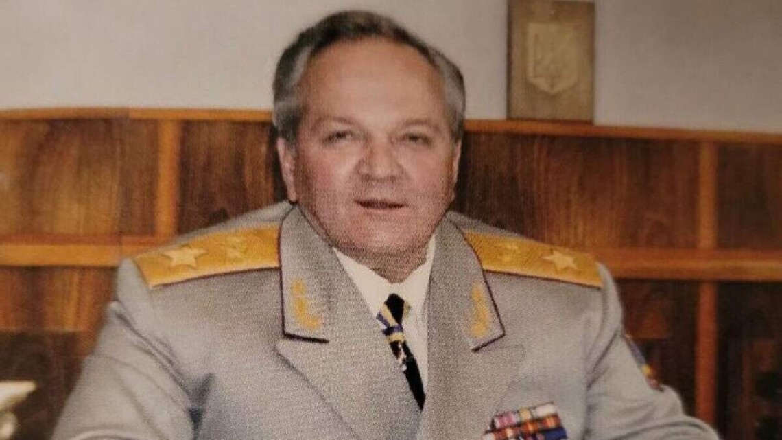 Леонид Деркач возглавлял СБУ в период с апреля 1998 года по февраль 2001 года. С 2002 по 2004 год был народным депутатом Украины. В 2006 году вышел в отставку