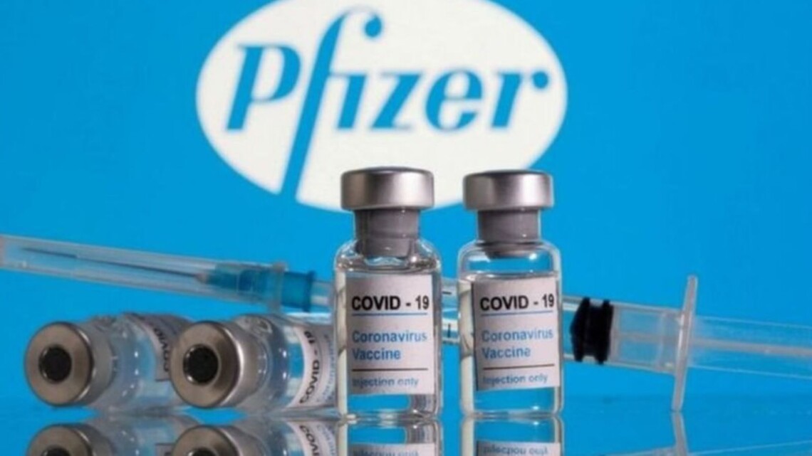 У компанії Pfizer пропонують робити щорічне щеплення від COVID замість частих ревакцинацій.