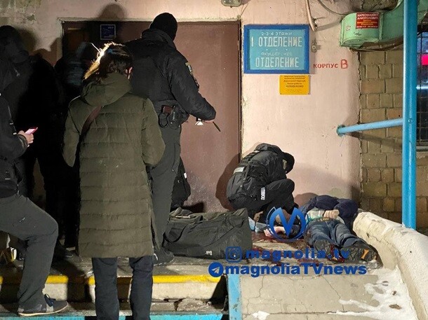У Дарницькому районі столиці біля входу до відділення туберкульозної лікарні застрелився чоловік.