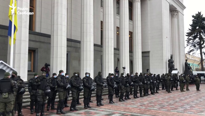 У Києві у центрі 25 січня утворилися масштабні затори.  Під Верховною радою знову протестують ФОПи.
