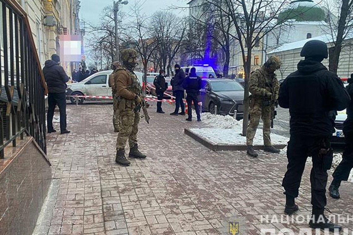 Стрельба в Киеве 25 января возле управления СБУ на улице Владимирской. Инцидент между инкассаторами и активистами.