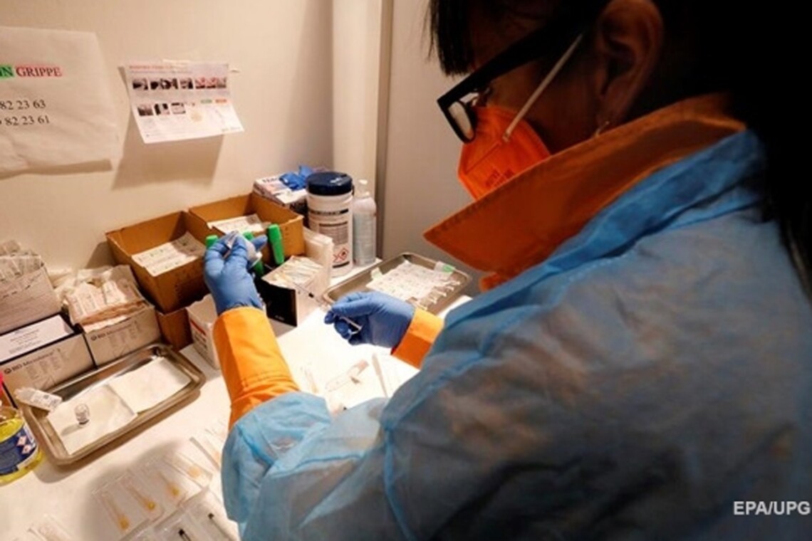 Moderna розпочала другу фазу клінічних досліджень бустерної вакцини проти штаму коронавірусу Омікрон.