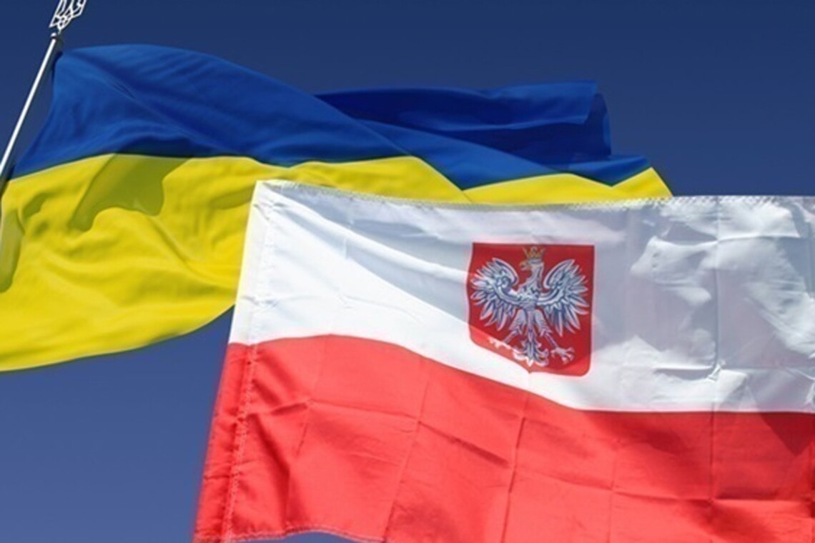В Польше ведут консультации по поставке оружия в Украину и готовы оказать поддержку на фоне угрозы возможного вторжения РФ.