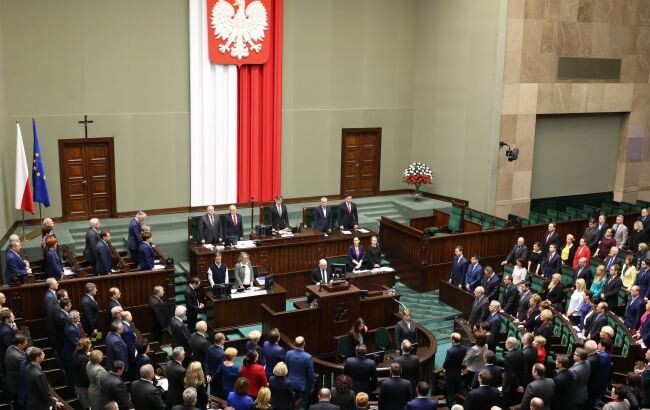 Польський Сейм засудив політику Москви та закликав Євросоюз та НАТО надати всебічну підтримку Україні на тлі загрози вторгнення Росії.