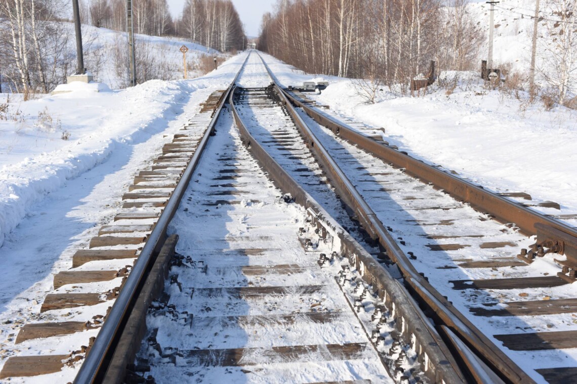 У місті Пустомити Львівської області поїзд Ужгород – Лисичанськ вночі збив на смерть двох людей.