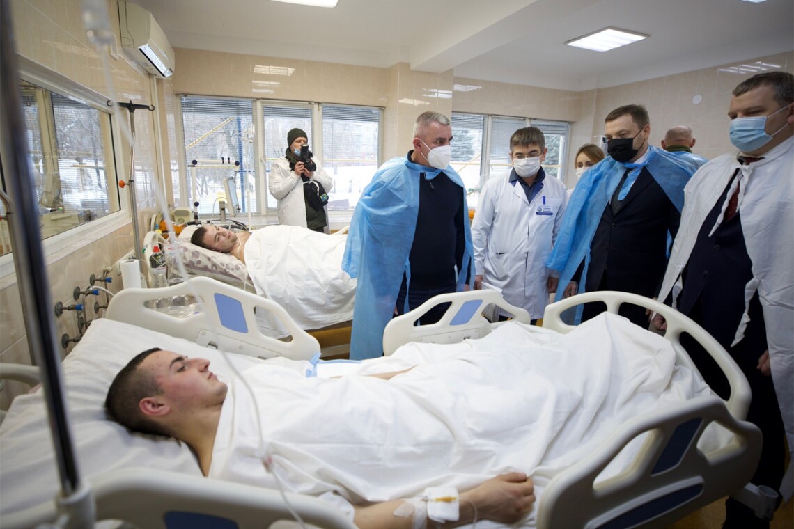 Пятеро раненых в результате расстрела на заводе Южмаш остаются в больнице Днепра. Состояние всех – тяжелое.