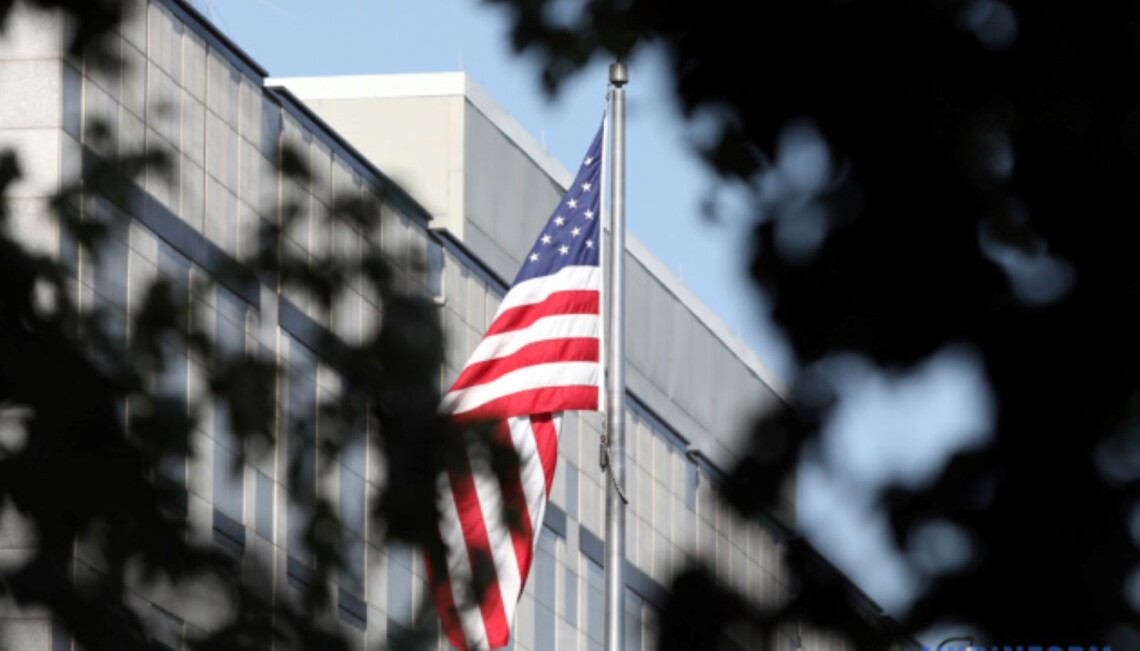 Посольство США в Украине призывает своих граждан рассмотреть возможность выезда из Украины из-за роста угрозы нападения России.