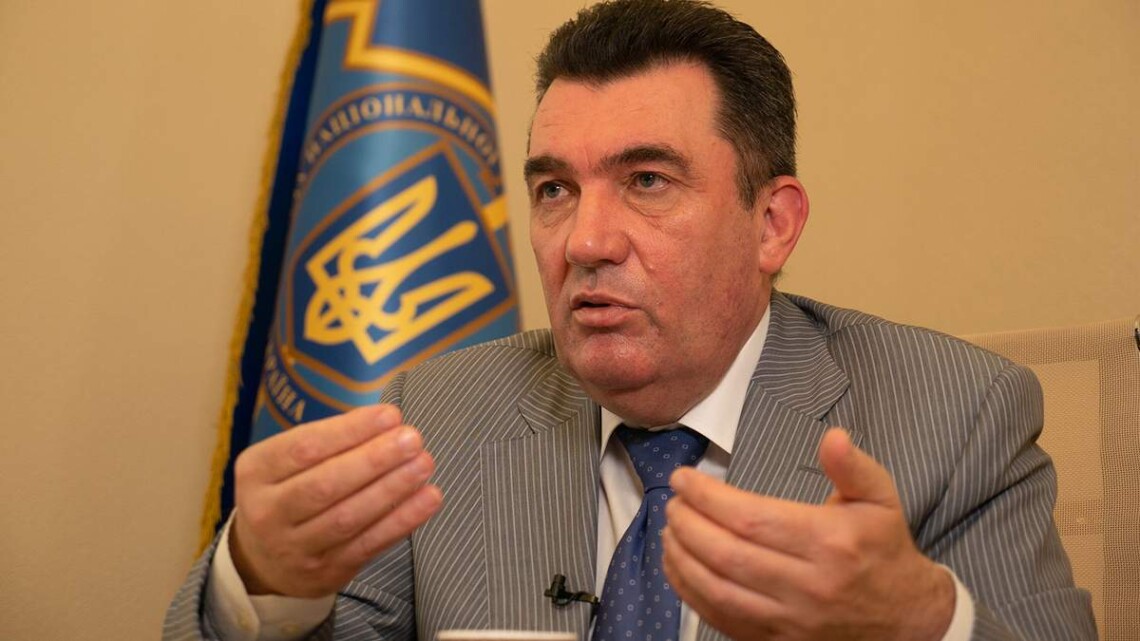 Секретарь СНБО считает, что нужно начать переговоры о составлении нового документа, в котором должно быть указано требование об отводе российских войск от украинских границ