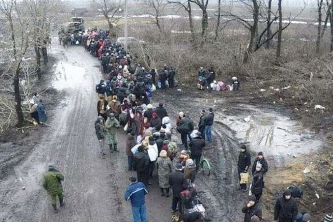 Российские СМИ заявляют о том, что границу РФ  по состоянию на утро 19 февраля  пересекли более 10 тысяч эвакуированных  из ДНР и ЛНР.