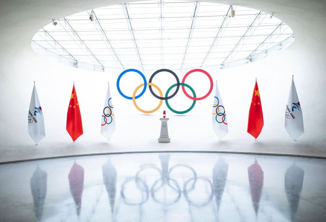 В Пекине завершились соревнования на зимних Олимпийских играх. Украина с одной серебряной медалью замыкает топ-25 медального зачета.