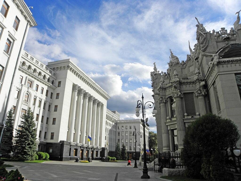 Росія хоче посіяти паніку, прибрати найвище керівництво України. В ОПУ припустили, що можуть бути спроби проникнення до урядового кварталу.