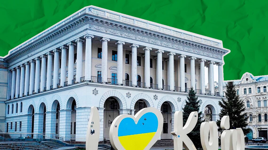 В Киеве спокойно, по мере возможности работает транспорт, открылись аптеки и магазины, работает гуманитарный штаб.