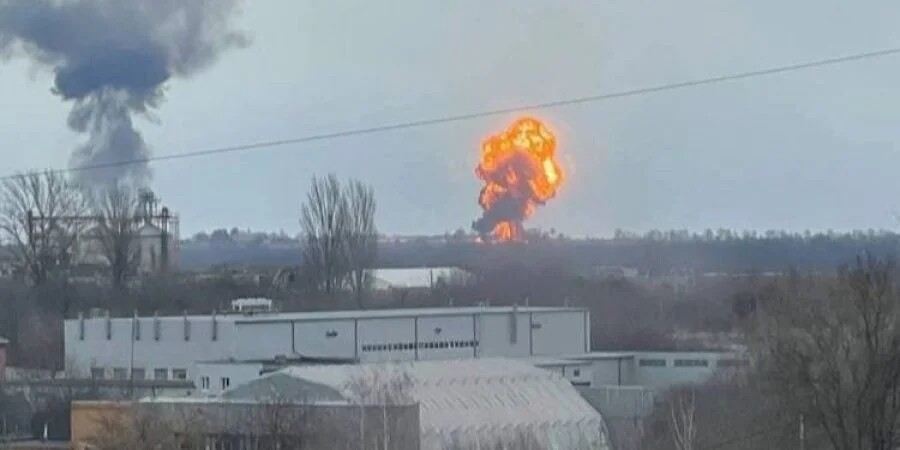 Російські війська завдали ракетного удару по аеропорту Вінниці. Володимир Зеленський у зв’язку з цим знову зажадав закрити небо над Україною.
